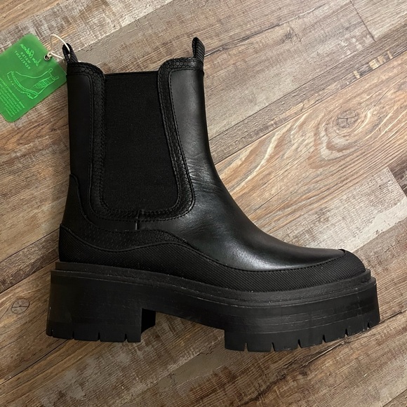 Sam Edelman Laguna Chelsea Boot - Picture 4 of 5